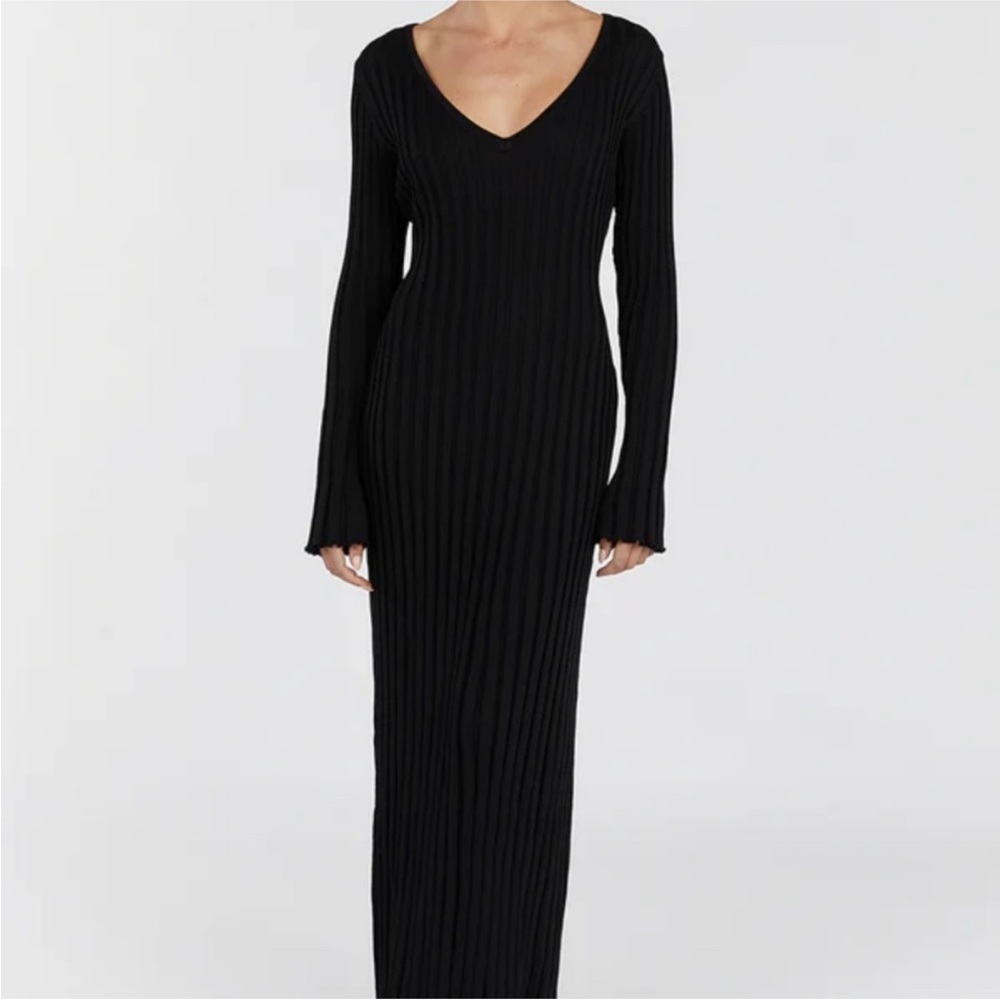 NWT- DISSH- reign long sleeved midi Black Ribbed V-Neck Maxi Dress